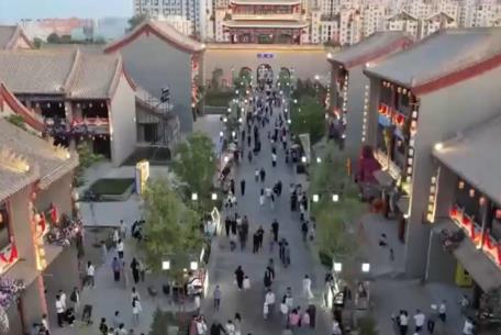 夜市、夜游、“夜戲水”……繽紛“夜經(jīng)濟(jì)”激發(fā)夏日文旅新活力