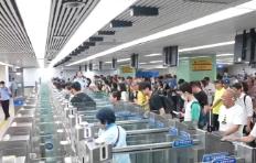 研學(xué)游、親子游，創(chuàng)新高！透過(guò)數(shù)據(jù)看各大口岸迎來(lái)出入境客流高峰