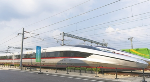 時速400公里，中國高鐵駛?cè)搿盁o人區(qū)”