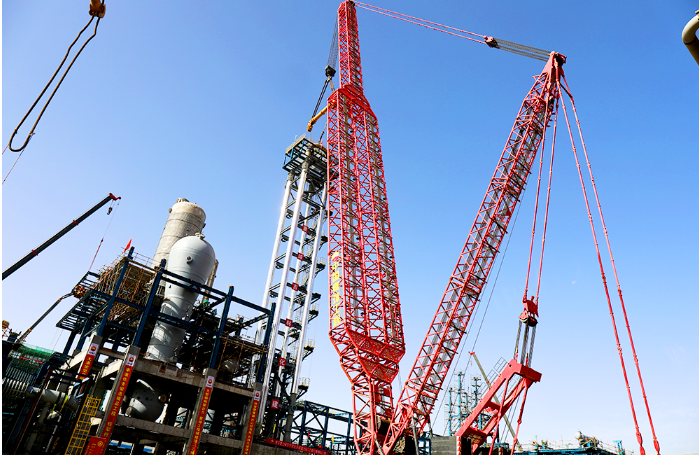 中國石油自主技術(shù)模塊化聚丙烯環(huán)管反應(yīng)器成功吊裝