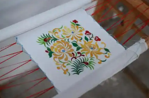 四川省成都華珍藏羌文化博物館創(chuàng)新開展藏羌織繡版權(quán)轉(zhuǎn)化實(shí)踐