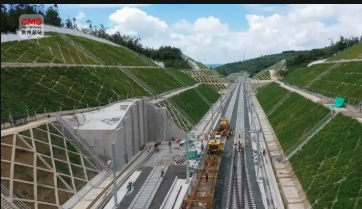 貴州盤州至興義高鐵鋪軌完成