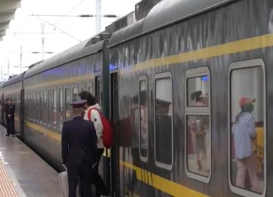 推著自行車上火車、晚上睡覺白天游玩 特色服務讓山水之約有了全新打開方式