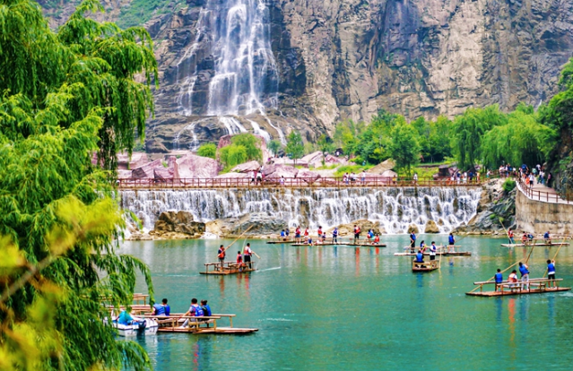“清涼經(jīng)濟(jì)”火熱 各地文旅開啟暑期“花式促銷”