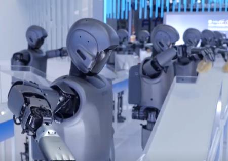 50家企業(yè)+數(shù)百款人形機(jī)器人 這場(chǎng)機(jī)器人大會(huì)創(chuàng)同類展會(huì)之最