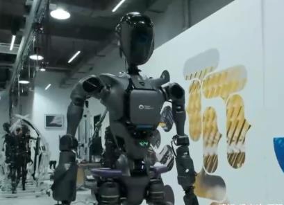 中國“智”造大放異彩 機器人產(chǎn)業(yè)迎來諸多“高光時刻”