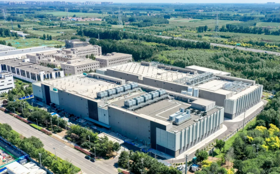 萬國(guó)數(shù)據(jù)發(fā)布2025年第二季度財(cái)報(bào)——營(yíng)收持續(xù)穩(wěn)健增長(zhǎng)，成功掛牌全國(guó)首批數(shù)據(jù)中心公募REITs