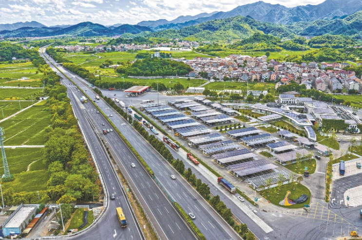 全國(guó)最大規(guī)模高速公路充電站在浙江杭州投運(yùn)