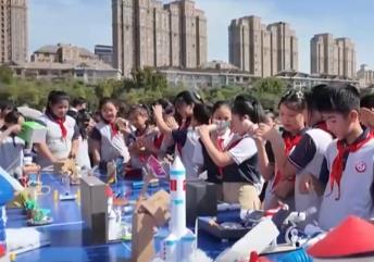 能觸摸、能操作！“流動科技館”進校園 播撒科學(xué)種子點燃青少年科技夢