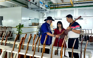 湖北松滋：一把吉他奏響世界