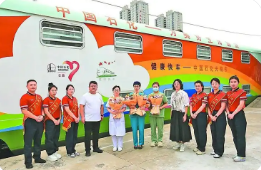 “幸福號(hào)”潤(rùn)心田“光明號(hào)”送希望 中國(guó)石化“雙快車”跑出為民服務(wù)加速度