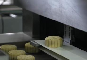 中秋月餅產(chǎn)銷兩旺！本地市場消費火熱 海外出口訂單激增