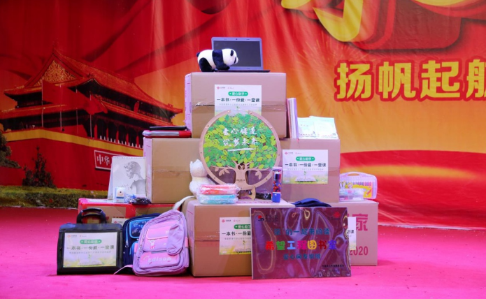 一束光、一本書，中國(guó)聯(lián)通與鄉(xiāng)村學(xué)子的科技?jí)?></a></div><!-- img end -->	<div   id=