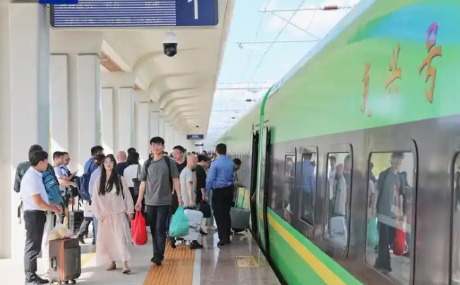 中老鐵路發(fā)送旅客突破6000萬(wàn)人次