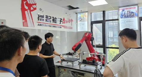 手握本科學(xué)歷，這些年輕人為何選擇“反向深造”？