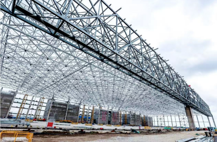 亞洲最大機(jī)庫(kù)網(wǎng)架平穩(wěn)就位