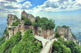 河北省淶源縣推動(dòng)旅游從“一季火”到“四季紅”