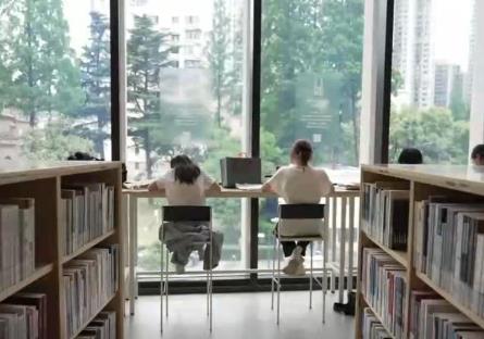 緩解“一座難求”，各地圖書館使出“暖心招”！服務升級提升讀者體驗