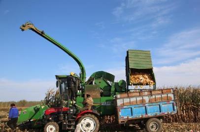 內(nèi)蒙古東部縣豐收有“耕”基：機(jī)械賦能科技助力