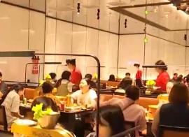 前三季度批發(fā)和零售業(yè)增加值同比增5.6% 多元業(yè)態(tài)與城鄉(xiāng)市場(chǎng)齊增長(zhǎng)