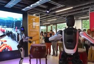 人形機(jī)器人應(yīng)用場(chǎng)景遍地開花 催生消費(fèi)新業(yè)態(tài)