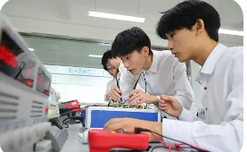 大學(xué)生“回爐”再造，職教“逆流”成新潮