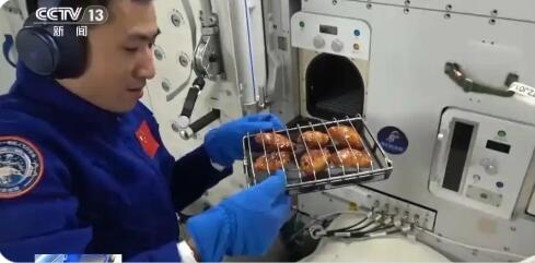 “太空廚房”裝備上新 這臺世界首創(chuàng)的爐子是如何誕生的？