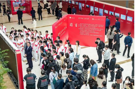 “影像里的大思政·九三閱兵展”全國(guó)高校巡展首展在江蘇蘇州舉行