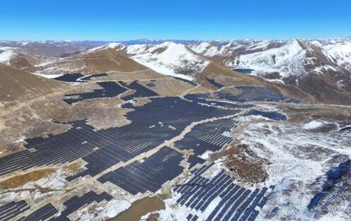 國家能源集團(tuán)海拔最高集中式光伏實現(xiàn)首批投產(chǎn)發(fā)電