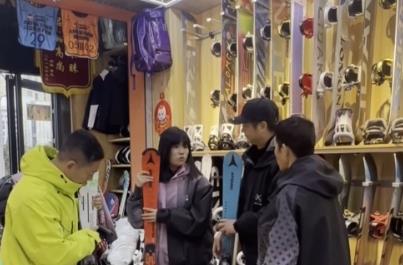 新雪季“開板”點(diǎn)燃冰雪消費(fèi)熱潮 “冷資源”變成經(jīng)濟(jì)發(fā)展“熱動力”