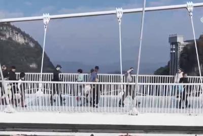 “政策+文化+服務(wù)”助推入境游 外國(guó)游客暢享“絲滑”便利引燃中國(guó)游熱潮