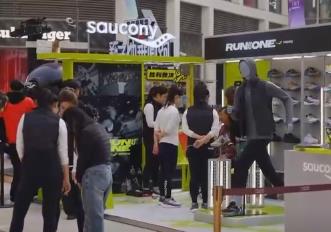 繁華商圈變身運(yùn)動(dòng)街區(qū) “體育+”加速“破圈”激活消費(fèi)新潛力