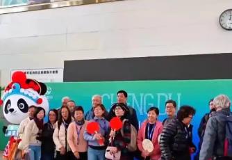 特色專列“出圈”擦亮地方旅游名片 “火車+文旅”打開消費(fèi)新場(chǎng)景