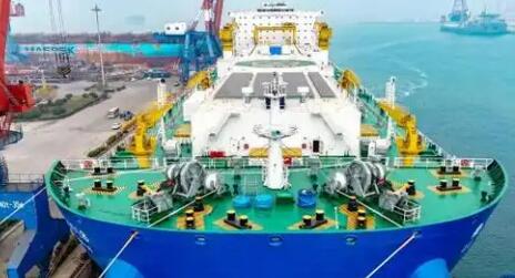 十五萬噸級(jí)智慧漁業(yè)養(yǎng)殖工船“國(guó)信1號(hào)2-2”青島交付