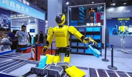 從實(shí)驗(yàn)室走向真實(shí)的工業(yè)場(chǎng)景 具身智能加速“進(jìn)廠”