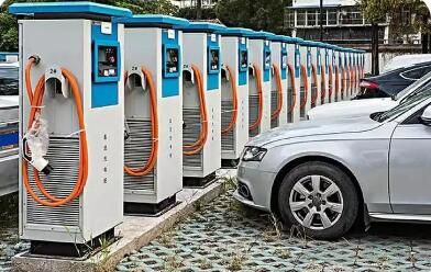 我國電動汽車充電基礎(chǔ)設(shè)施總數(shù)達(dá)1864.5萬個