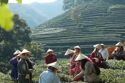 “中國游+中國購”掀熱潮 “利好舉措+優(yōu)化體驗(yàn)”服務(wù)外國游客解鎖多彩中國