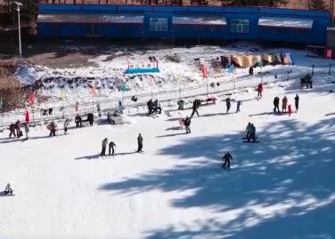 超級(jí)冰滑梯、林海圍爐……解鎖新體驗(yàn)！特色冰雪活動(dòng)拉滿冬日文旅期待值