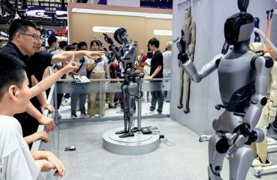 到2027年將形成3個萬億級消費領(lǐng)域——推動供給與消費良性互動、相互促進