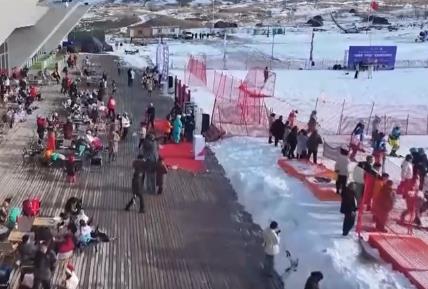 “冰雪經(jīng)濟(jì)”為冬季消費(fèi)注入強(qiáng)勁動(dòng)能 “冰雪+”多樣化體驗(yàn)激活新引擎