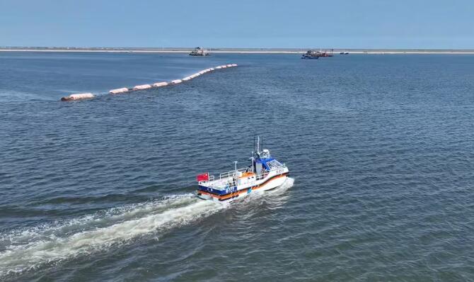 亞洲首艘自主研發(fā)耙吸式挖泥船無人測量艇投產(chǎn)