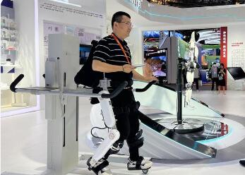 外骨骼機(jī)器人“出圈” 行業(yè)痛點待解