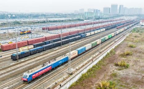 中新多式聯(lián)運(yùn)示范項(xiàng)目重慶—中亞、重慶—東南亞國際班列實(shí)現(xiàn)雙向發(fā)車