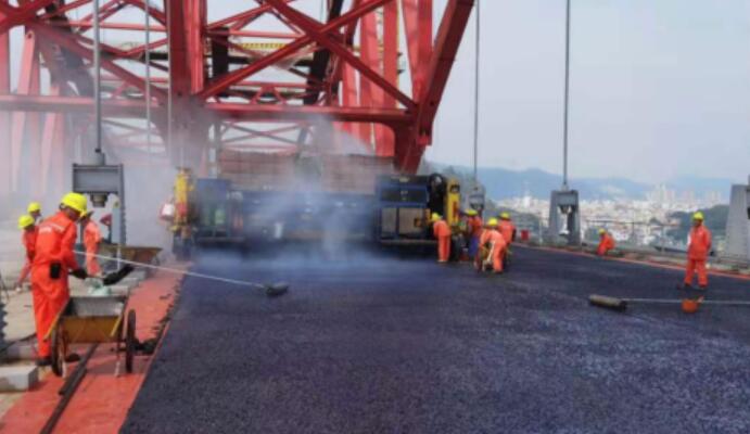 從“進口依賴”到“中國制造”--“昆侖”瀝青以卓越品質服務國家發(fā)展紀實