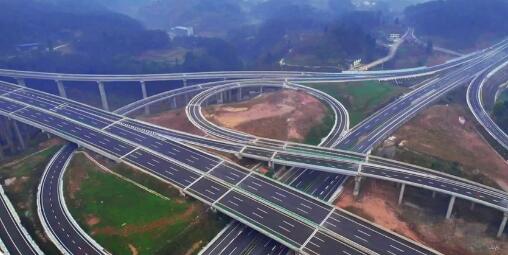 渝湘復(fù)線高速公路全線通車