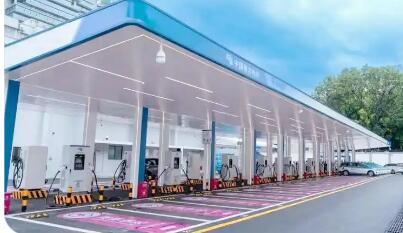 我國充電基礎(chǔ)設(shè)施持續(xù)高速擴(kuò)建 截至10月底總數(shù)達(dá)到1864.5萬個(gè)