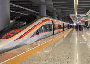 正式開通運營！廣湛高鐵首趟列車發(fā)出