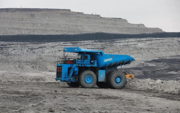 節(jié)能靜音無污染！國內(nèi)首臺“兵器大礦車”通過驗收