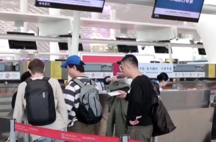 冰雪游熱度高 跨年熱潮涌動(dòng) 冰雪為“媒”南北游客開啟“雙向奔赴”