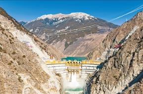 我國(guó)在建海拔最高雙曲拱壩電站 葉巴灘水電站首批機(jī)組投產(chǎn)發(fā)電